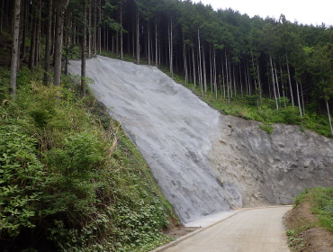 県単独林道事業林道天子ヶ岳線法面改良工事