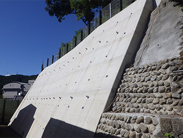 2急傾斜地崩壊対策工事（待受擁壁工）